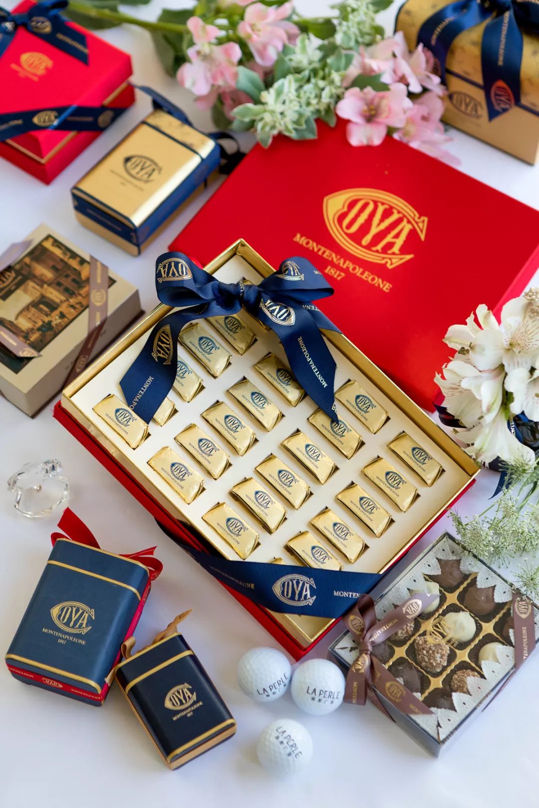 榛果味的巧克力却神奇地在里面找不到坚果颗粒,甜度不高伴丝滑口感