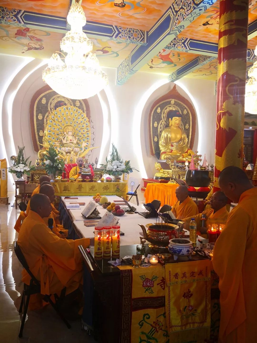 志工团队斋堂组在有序精心的制作精美