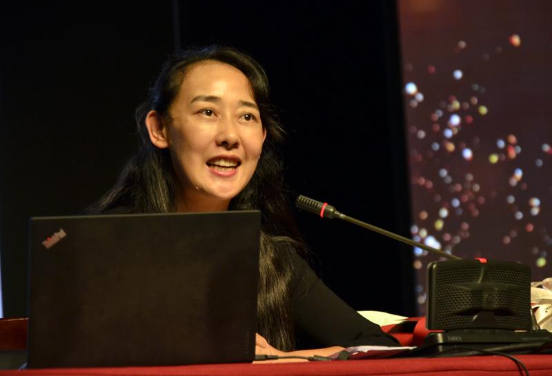 广东省财经大学华商学院副教授于丹丹在重庆图书馆举行文学讲座