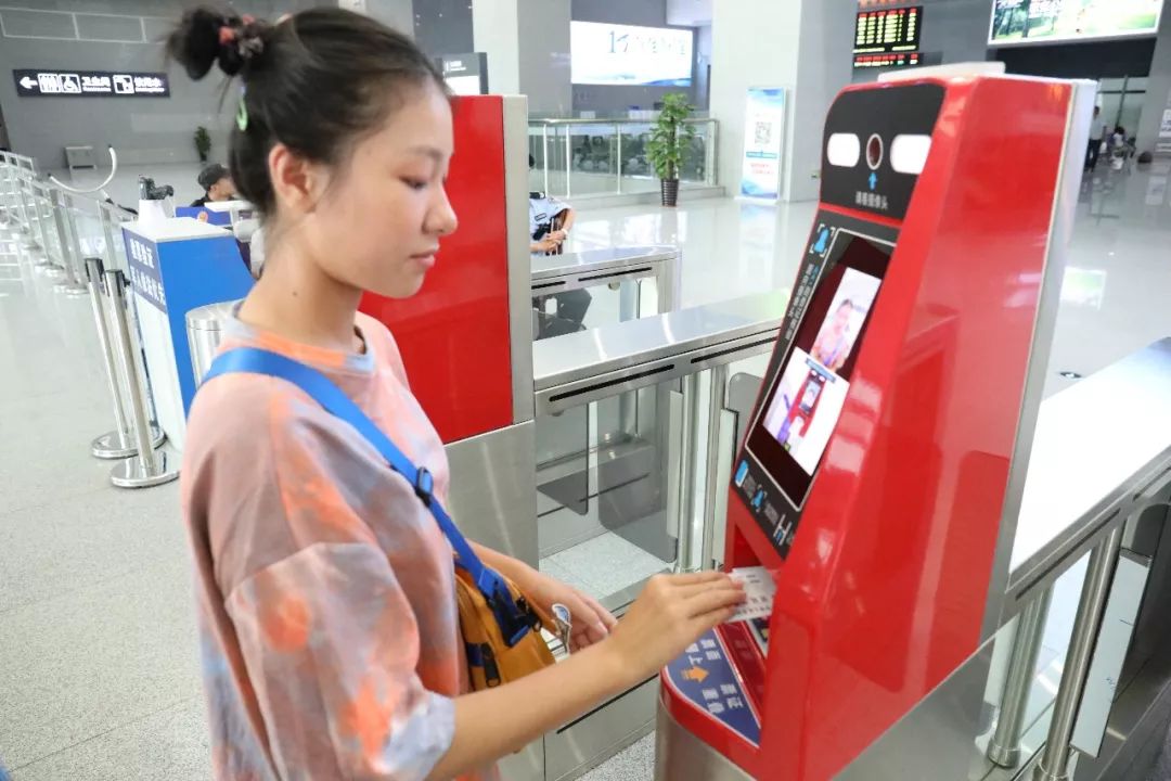 厉害了贺州火车站开启刷脸进站你体验了吗