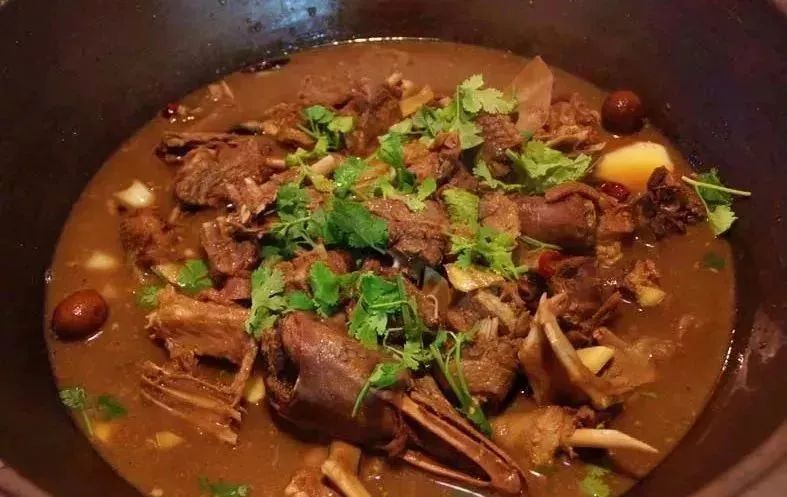 108元抢东北铁锅炖鸡套餐5斤素菜配菜全免费赠送贴饼1份原价168元东北