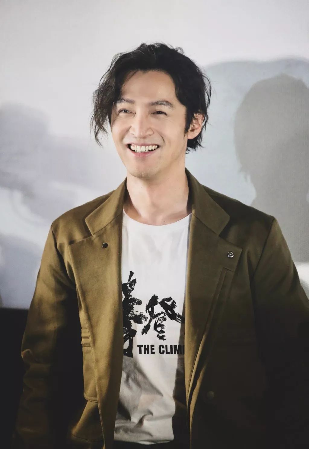 有一种发型叫胡歌长发网友半年不剪发不洗头都没这效果