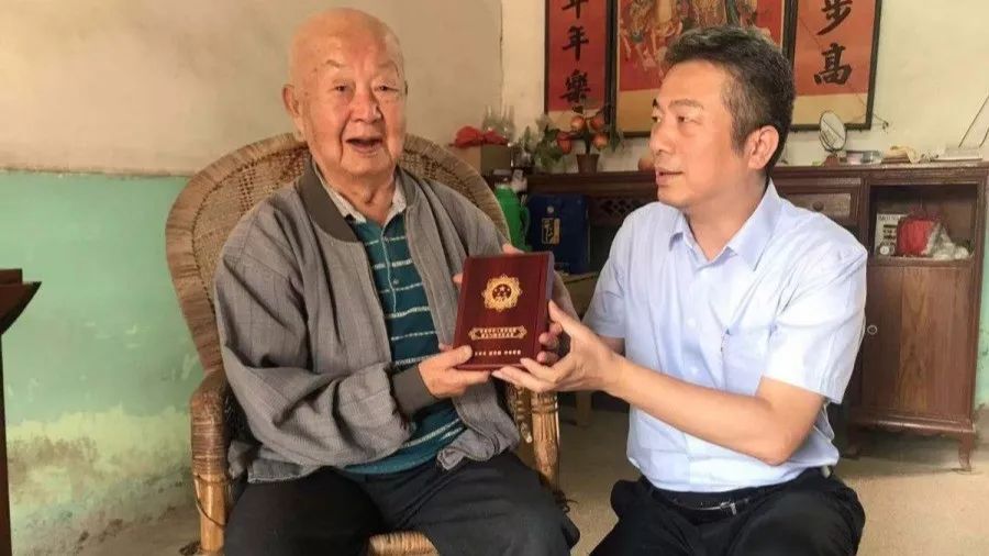 江苏农行全面做好庆祝中华人民共和国成立70周年纪念章发放工作