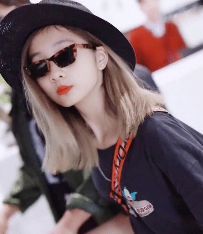 原创黄多多最新路人照片曝光13岁一头黄发浓妆艳抹网友一股风尘气