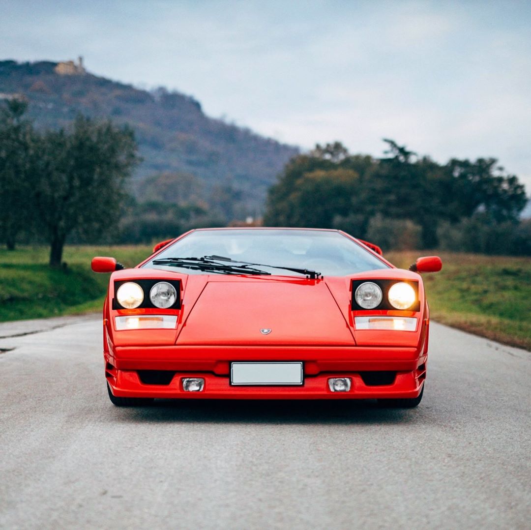 无论在哪都能博人眼球的兰博基尼countach终极超跑