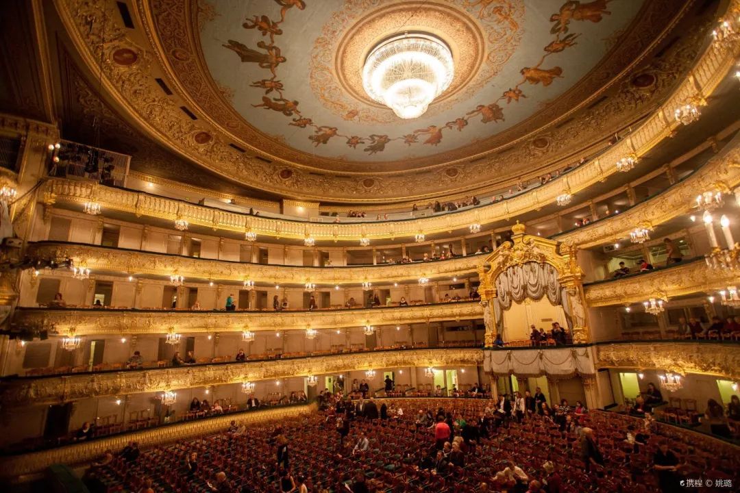 马林斯基剧院可谓是芭蕾舞艺术的顶级殿堂,已经超过140年历史了,柴可
