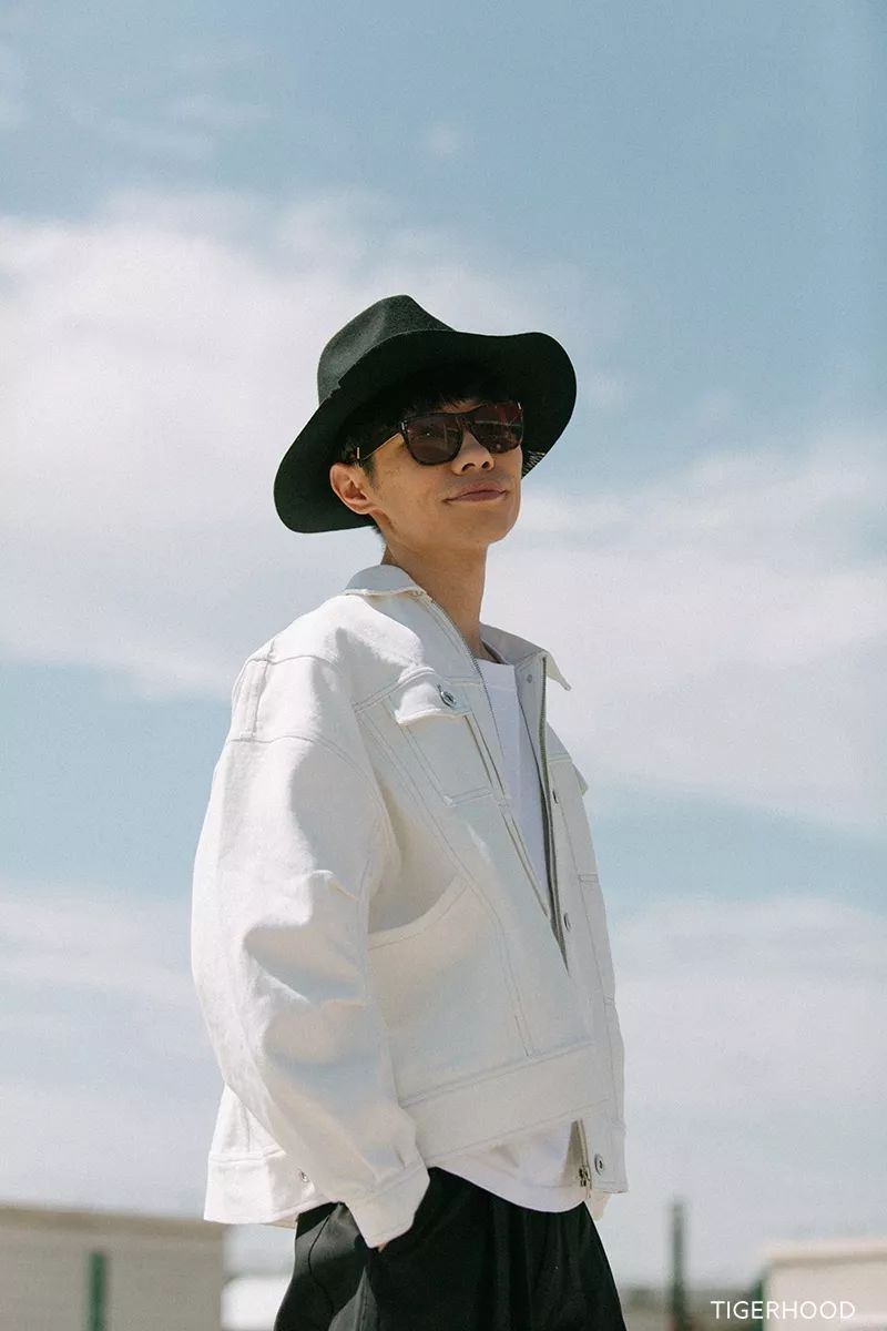 歌手李行亮:聆听都市霓虹律动, 看到精致生活恋爱的侧脸