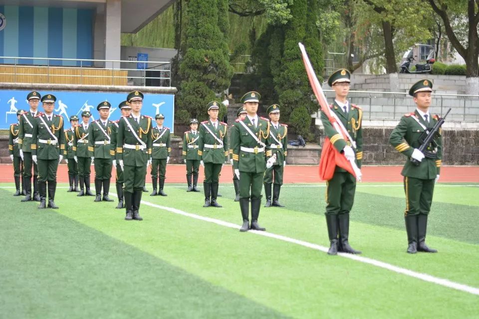 柚訪丨禮護國旗揚我國威西南石油大學南充校區國旗護衛隊