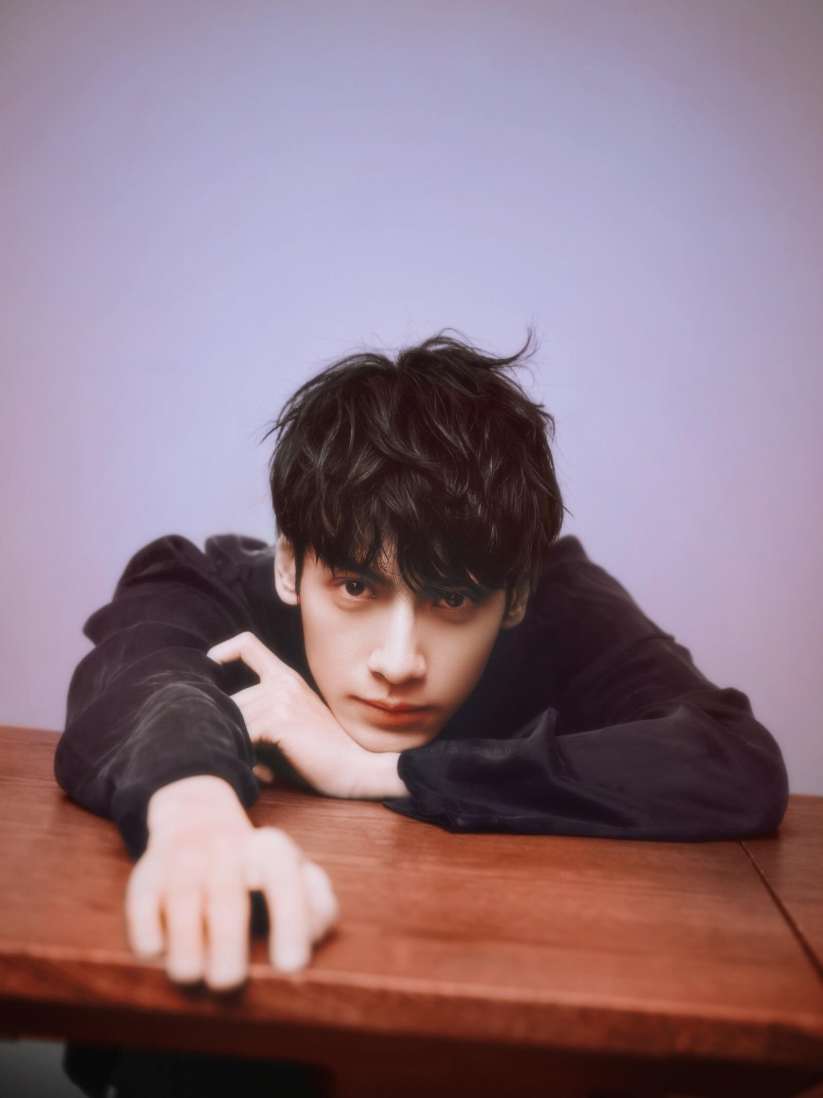 原创吴京罗云熙胡歌周冬雨杨颖迪丽热巴比伯娱乐明星动态资讯