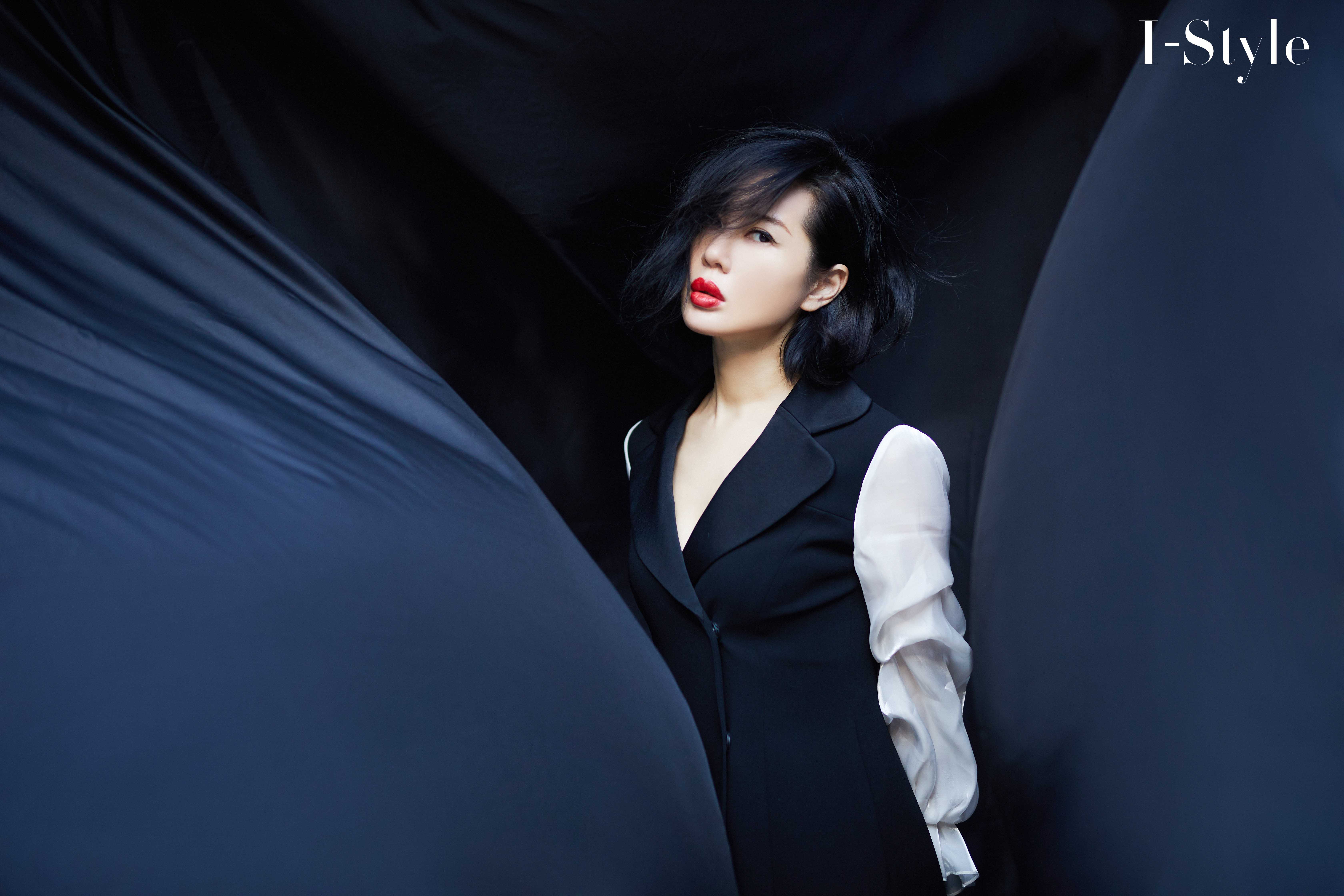 余男最新杂志写真释出百变造型复古时髦