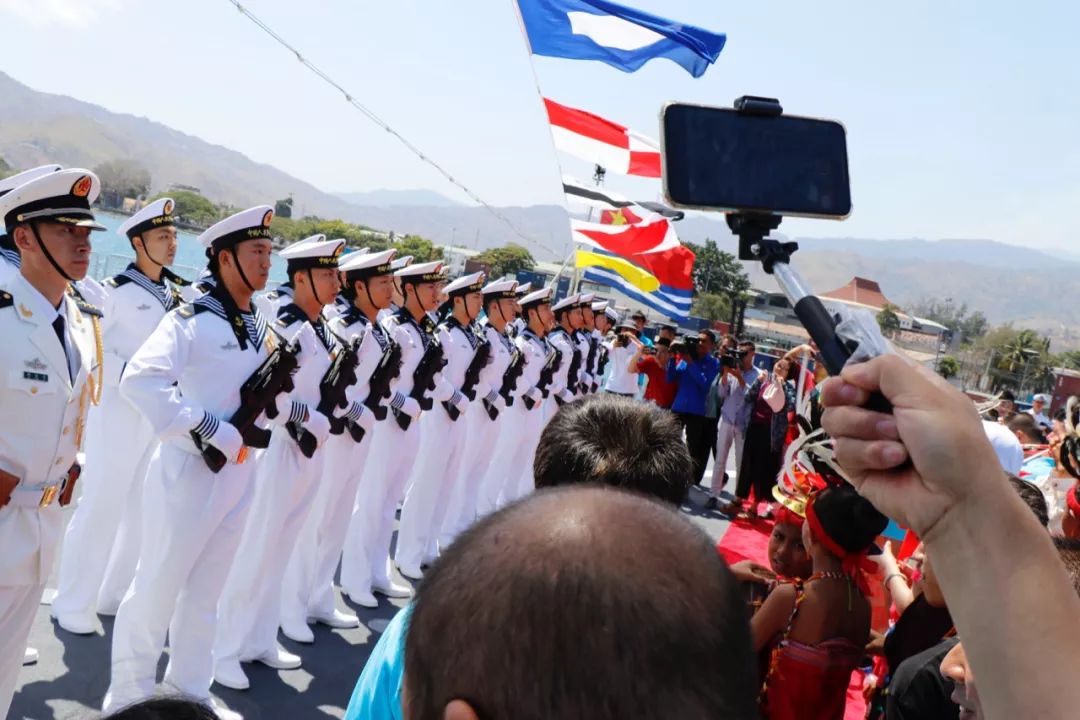 跨越赤道戚继光舰抵达东帝汶进行友好访问