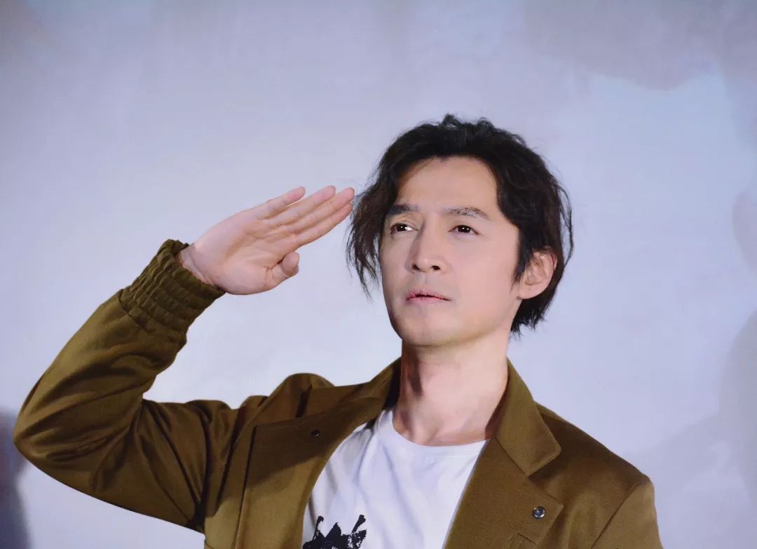 有一种发型叫胡歌长发网友半年不剪发不洗头都没这效果