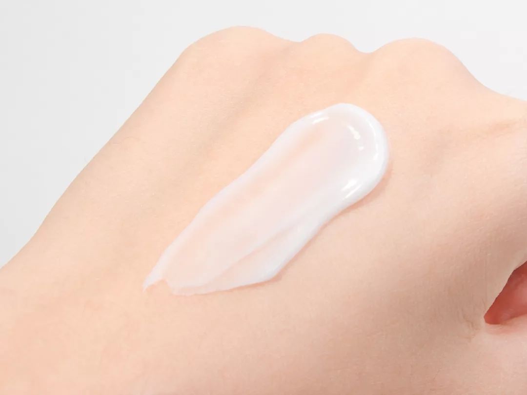 林更新一年涂20支护手霜?用了这个神仙单品,手竟然能嫩成这样