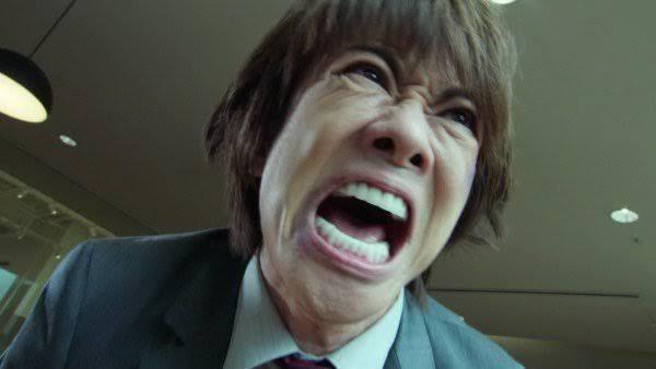 作为虾饺的亲爹也算是人渣了,对儿子丝毫不留情面,似乎除了颜艺之外