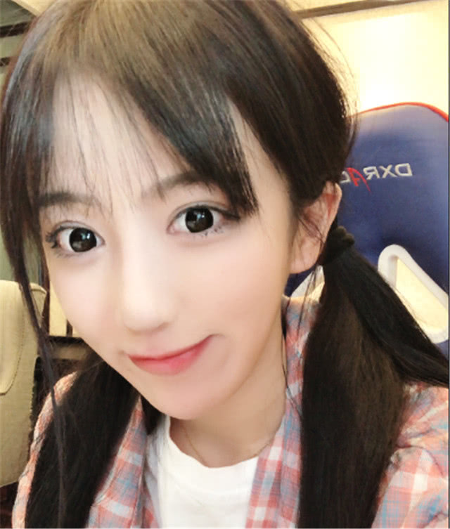 斗鱼吃鸡一姐分析:违约跳槽要赔2.2亿,原来女主播这么"贵"_妹儿