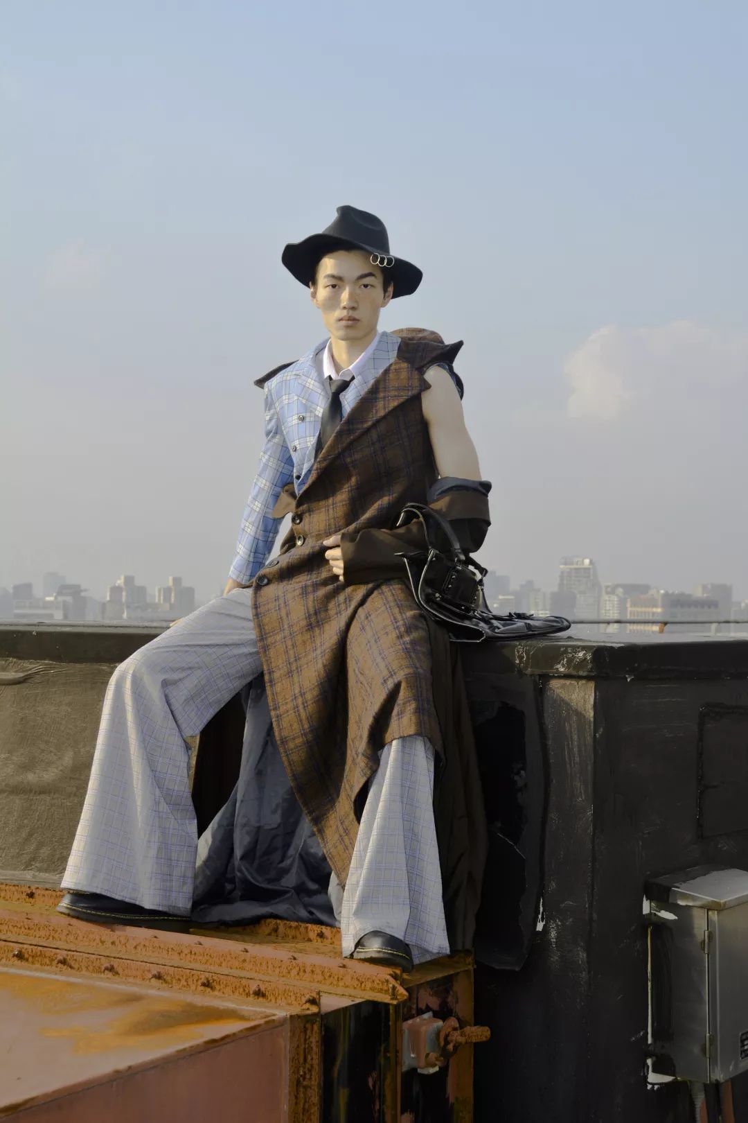 的先锋人物,由资深造型师 audrey hu,知名秀导 coa lee, 时尚顾问崔丹