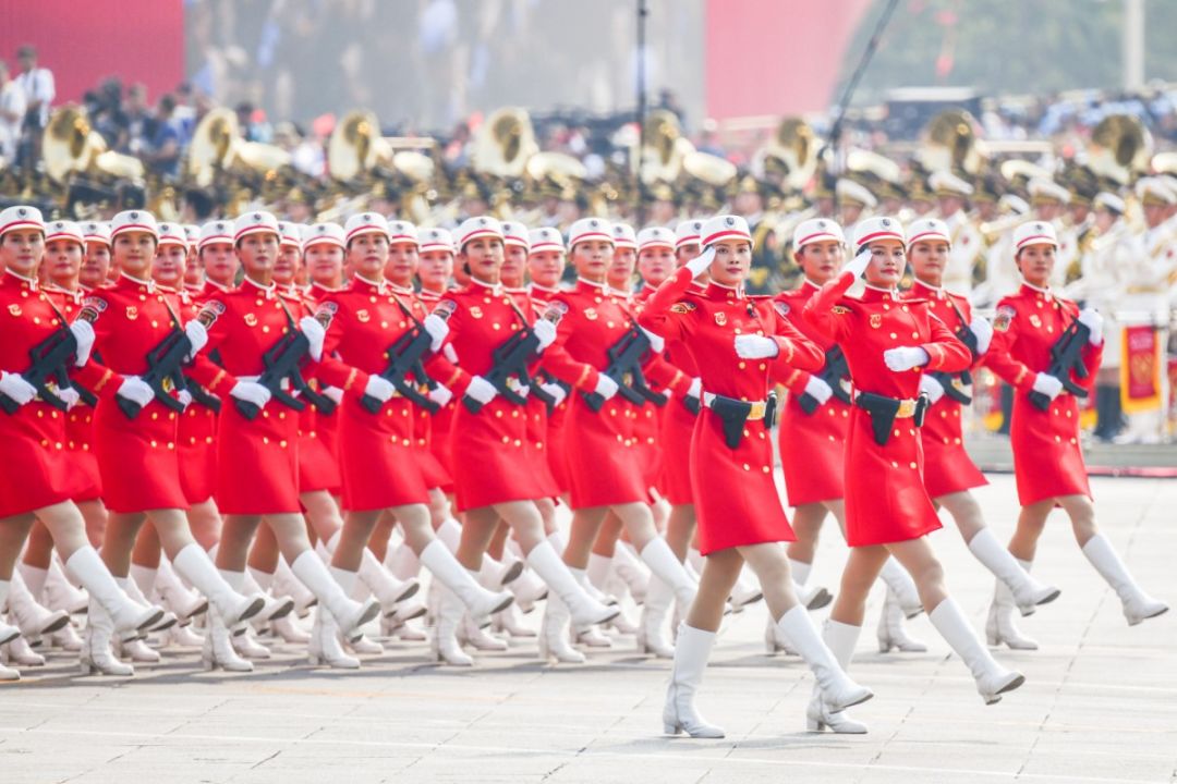 距离和时间,对于参加庆祝新中国成立70周年阅兵仪式的女民兵来说无比