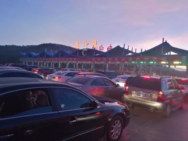 k1269km 570m(洛维大桥)路段因柳州市市政工程阳和南路施工需要进行