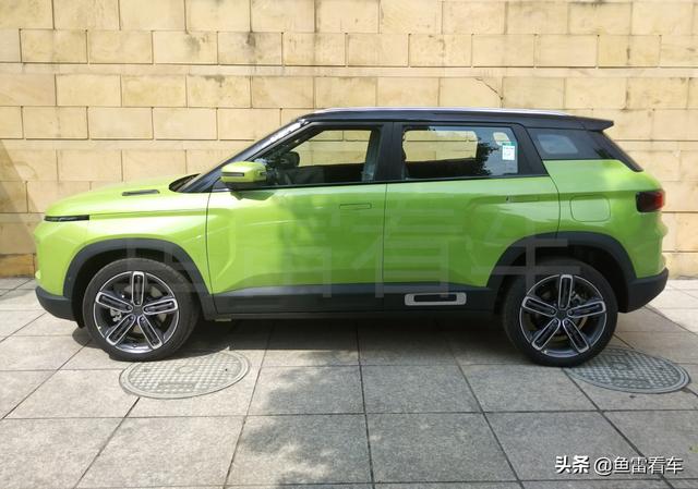 嫩出水的漆面超越概念车,吉利icon实车近身详拍,热销元素全齐活