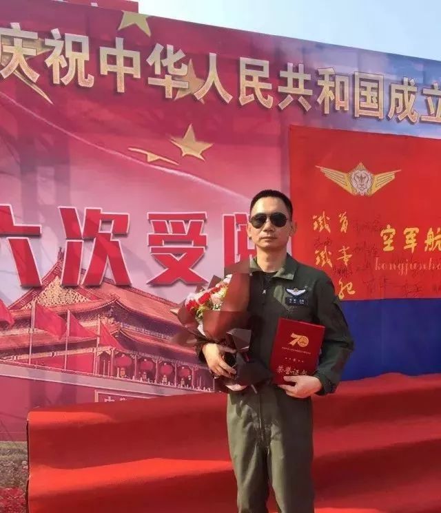 除了眉山机长,这几位眉山学子也走过天安门!