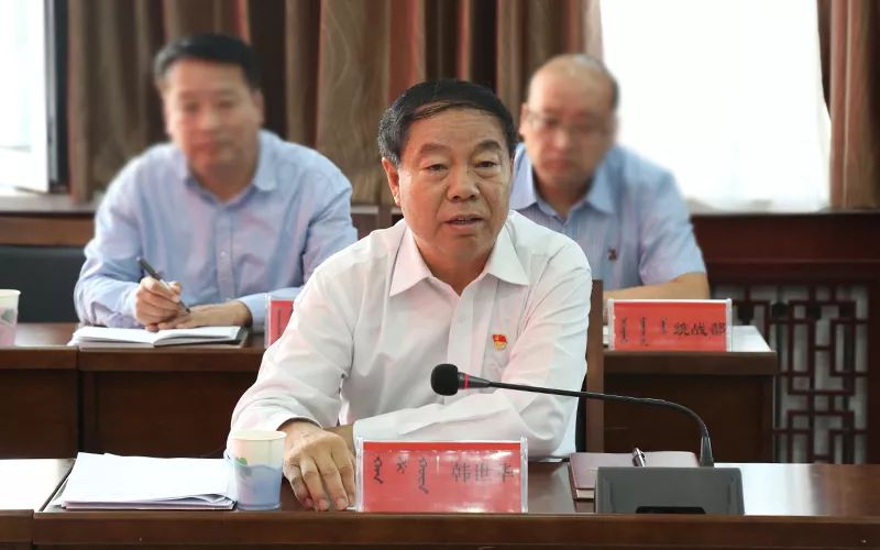 韩世华组长对我校主题教育开展情况给予充分肯定,并就下一步推进主题