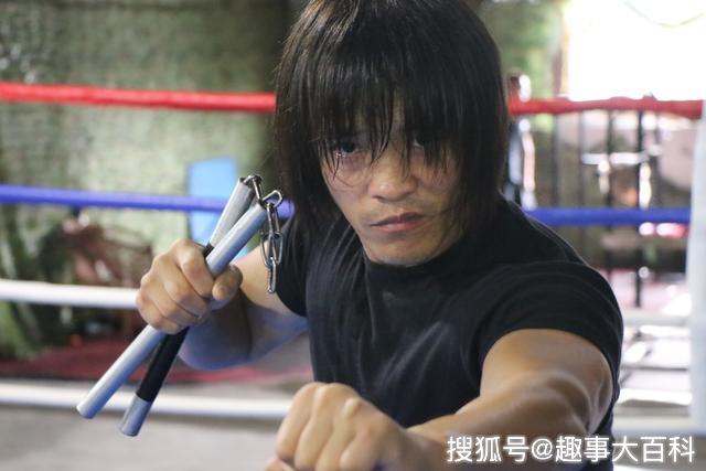 潜龙保镖特卫总教练赵龙赵龙说:"幸亏任达华先生身体反应很快,应该说