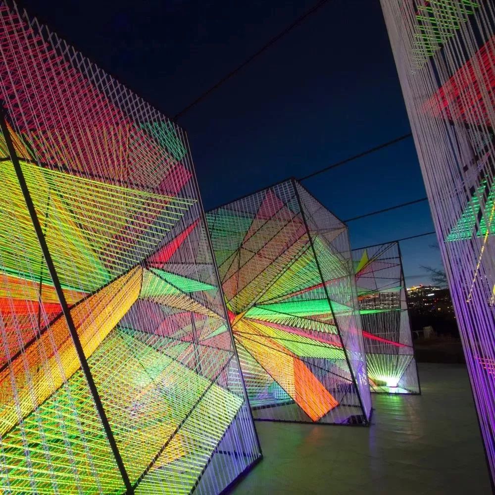 灯光艺术的秘密隐藏在互动装置之中