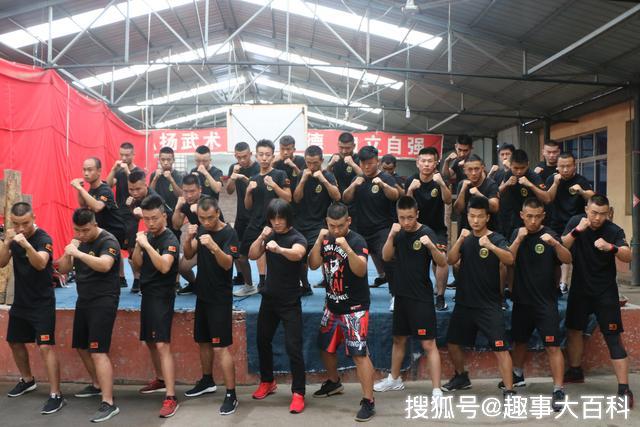 潜龙保镖特卫部分学员保镖分为三种类型,寻常保镖(又称机动保镖),只