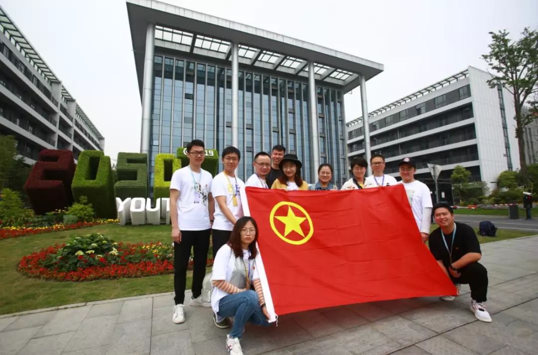 这个福建人熟知的服装品牌背后的故事真有劲