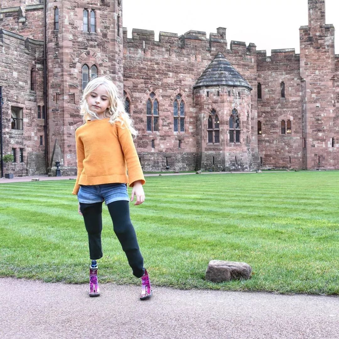 命运以痛吻之,她却用微笑逆袭_daisy-may