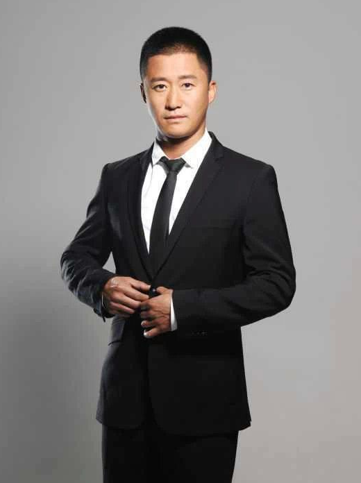 为什么吴京一直是板寸看到他非主流造型后谢楠可要看紧了