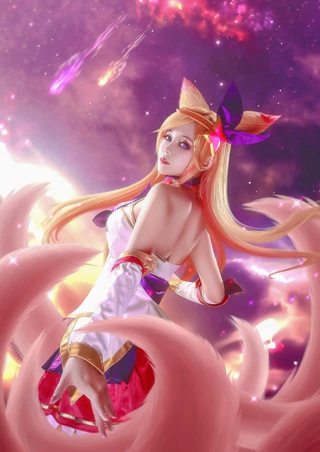 英雄联盟:这个小姐姐真是美翻了!