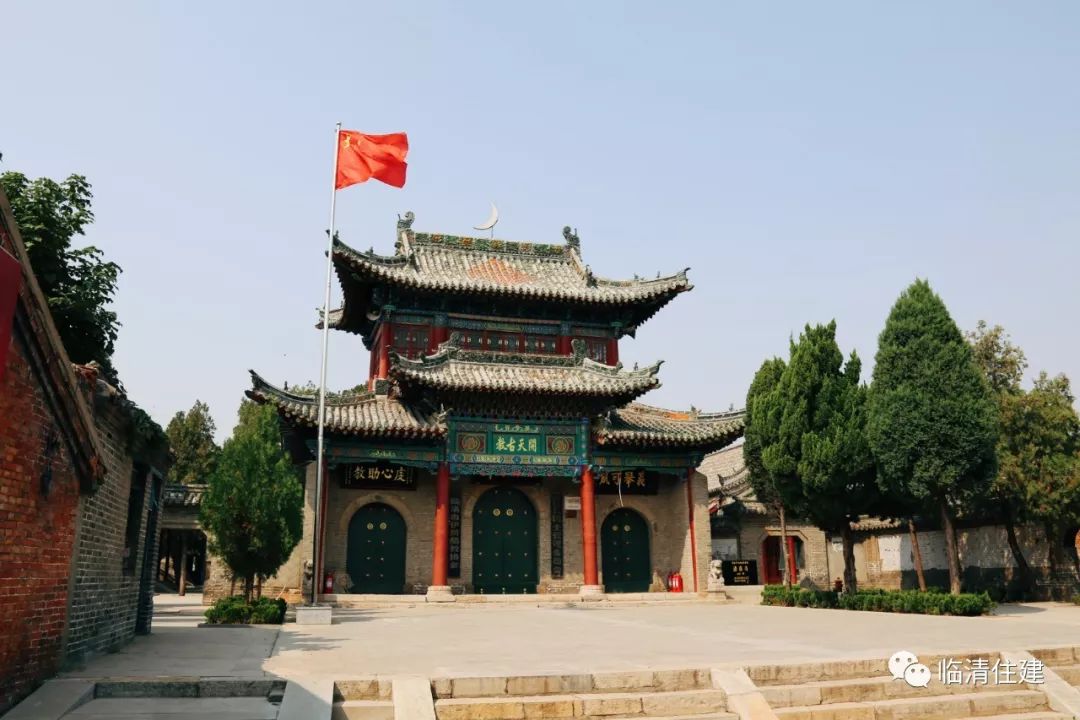 山东临清清真寺原有3座,位于古运河东岸的顺河清真寺,因疏浚卫运河,于