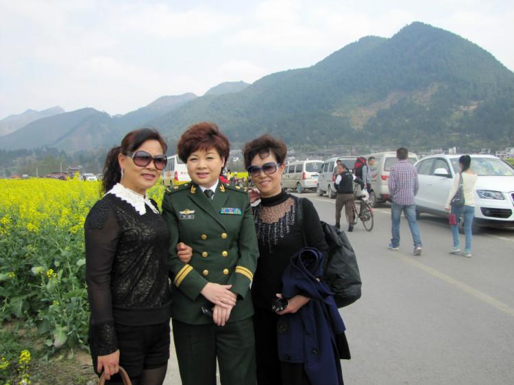 上春晚一唱成名,刚走红就销声匿迹,再现时胖得让人认不出来了_李琼