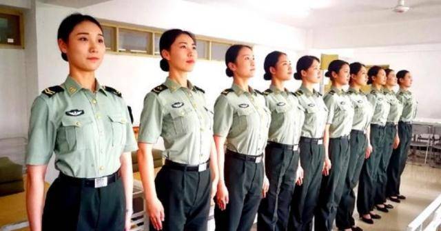 中国女兵加入礼兵仪仗队176的身高配高跟皮鞋颜值世界第一