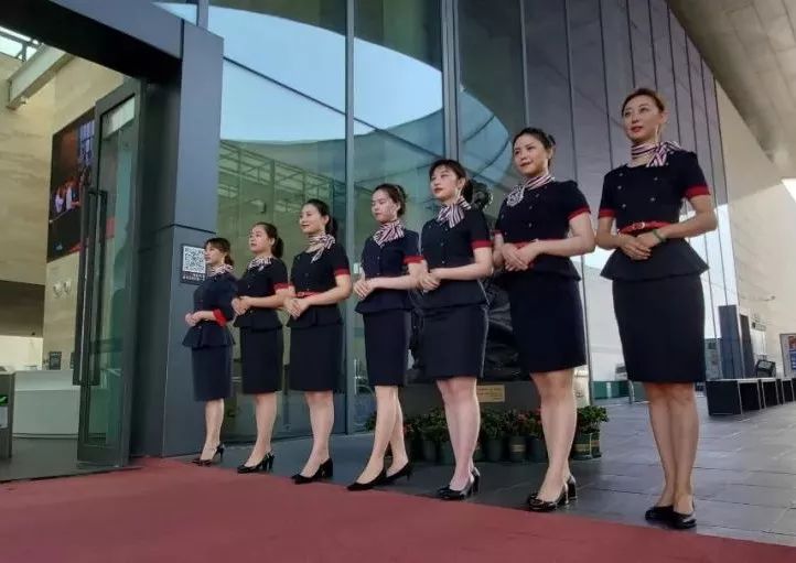 李自健美术馆 开馆三周年纪念 第十辑:"团队建设篇"_礼仪