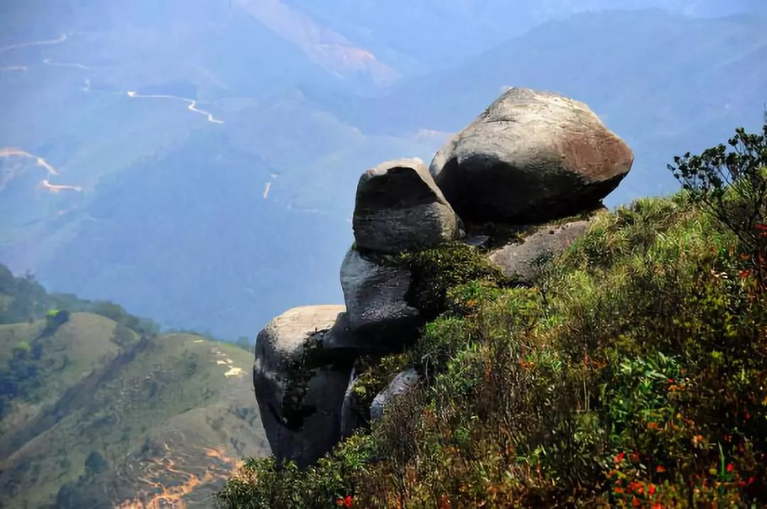 新興縣旅遊景點有哪些1天露山天露山天露山,北臨新興,南鄰開平,海拔