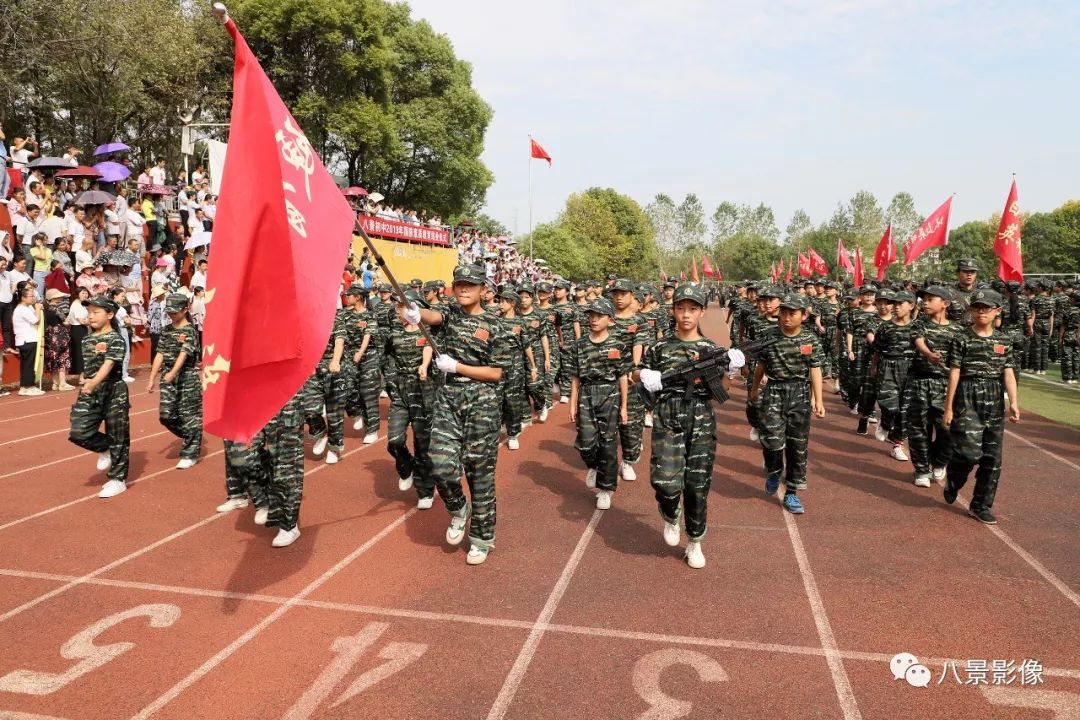 【视频﹠航拍】光荣与梦想,八景中学一千多名学生演绎"震撼大片"!