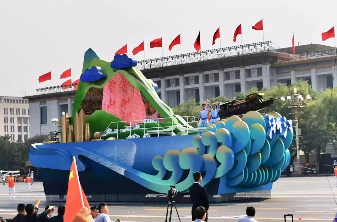 2019年国庆阅兵彩车设计