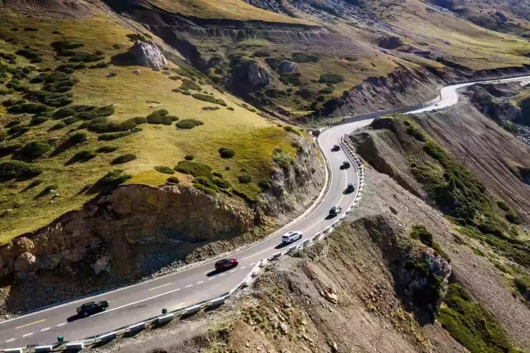 穿越乌孙古国流浪中国最美公路伊昭公路