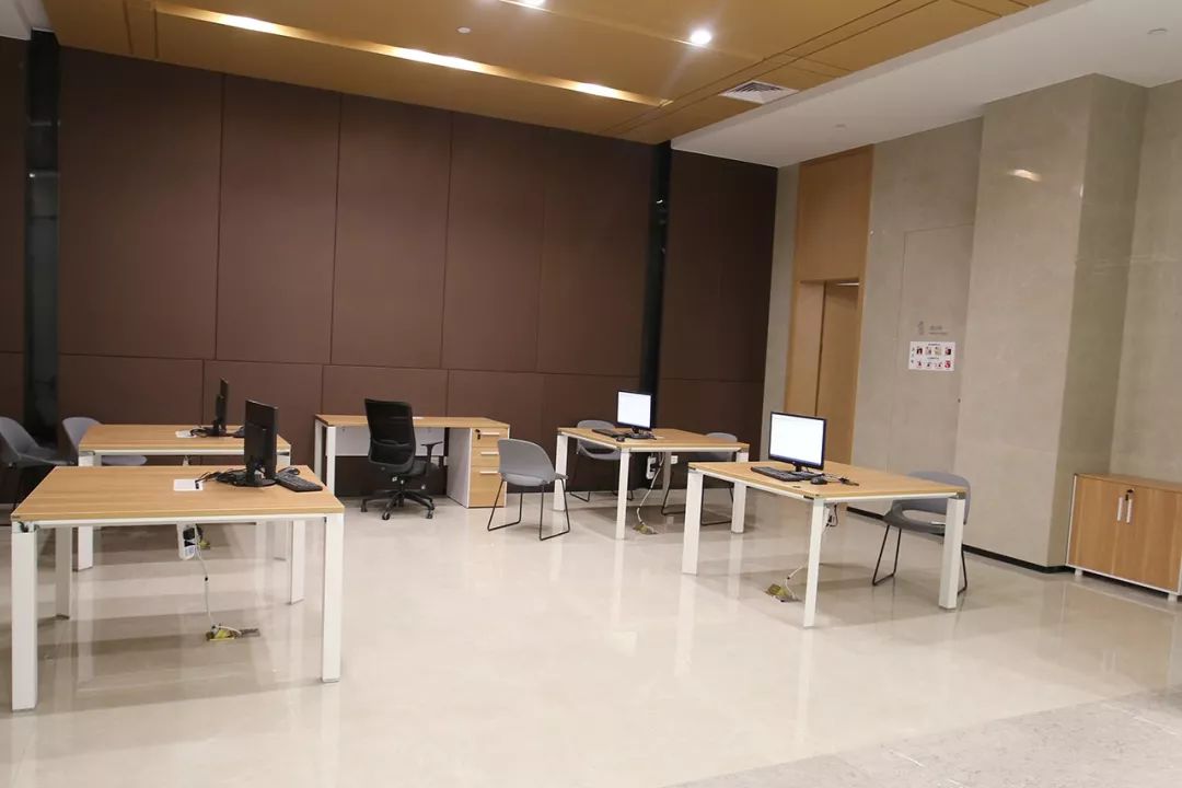 临安区行政服务中心新大楼今日启用!"跑小青"已就位!