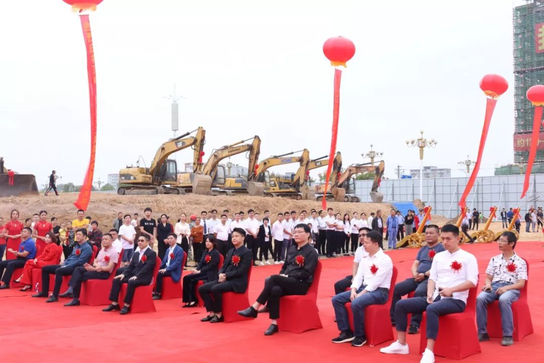 是今年上栗县重大的招商引资项目,整个项目由顶峰首府及红星美凯