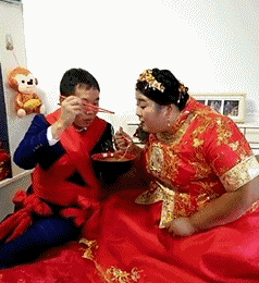 搞笑gif动图:小伙子,你套路挺深啊!和谁学的这些阴谋诡计啊?