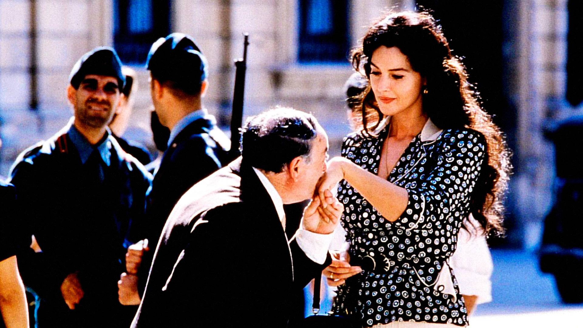 电影西西里的美丽传说女主太迷人这些服饰帮了不少忙