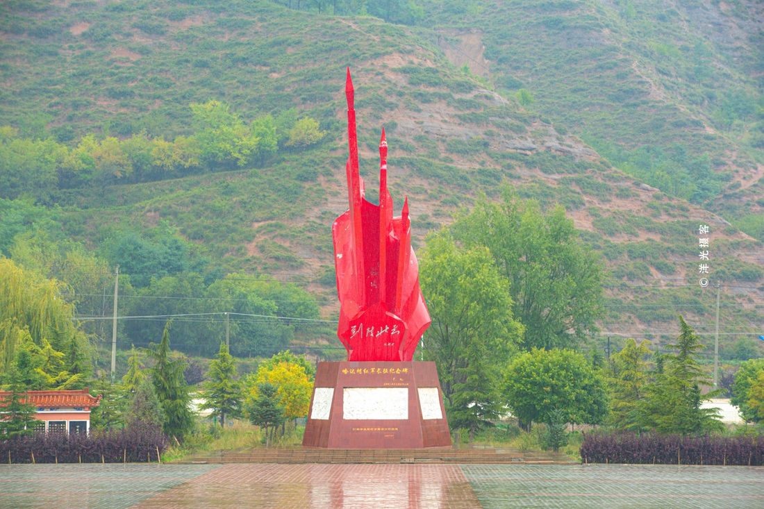 突破数次围剿,经过了草地,雪山后,红军在哈达铺得到了休整,并获得了