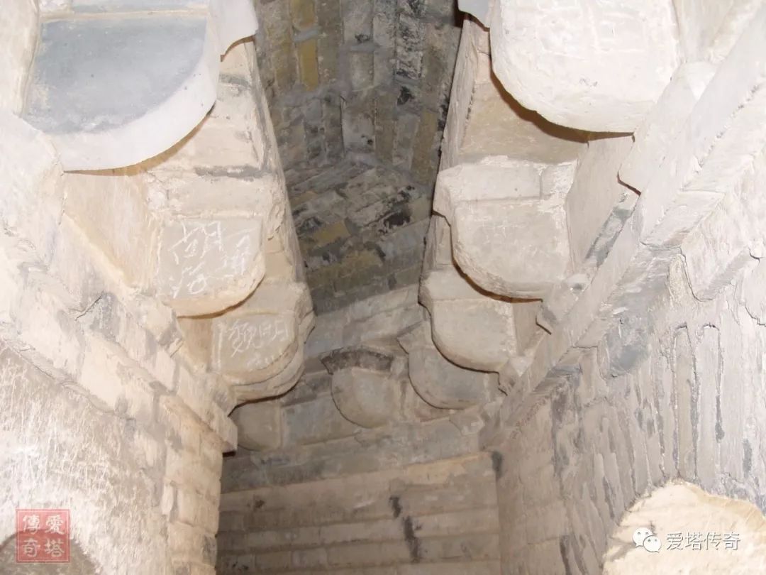 【景州塔内部走廊及枓栱】景州塔因为内部有走廊,登塔不再需要到塔外