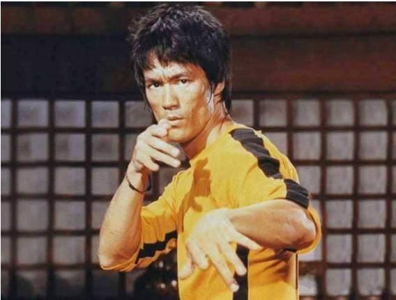 李小龙32岁英年早逝,儿子28岁意外身亡,是巧合还是阴谋?