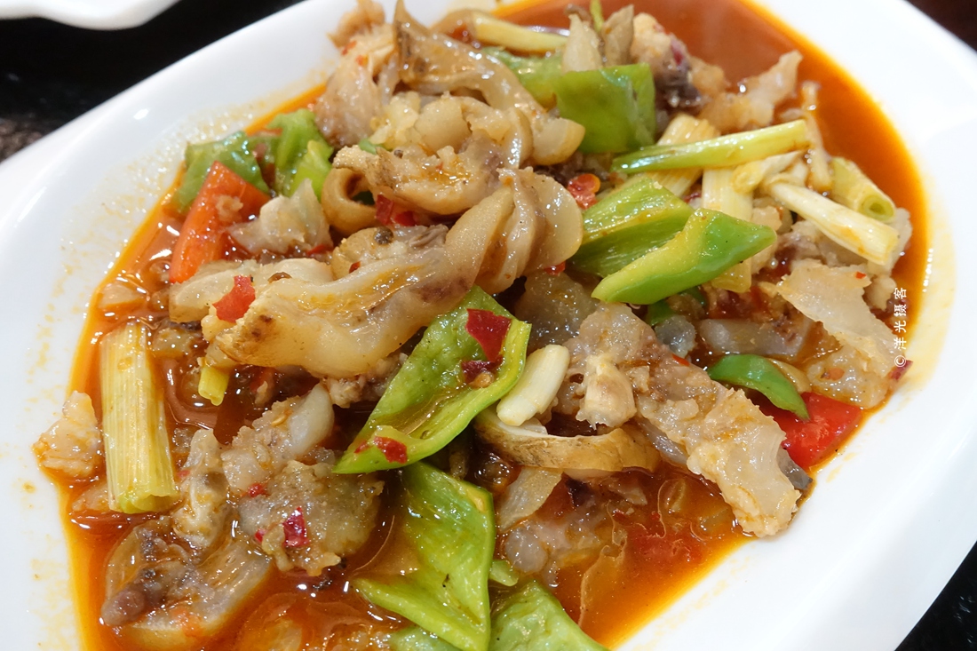 宕昌火腿每当夜幕降临,宕昌县城的夜市小吃街便开始热闹起来,县城的