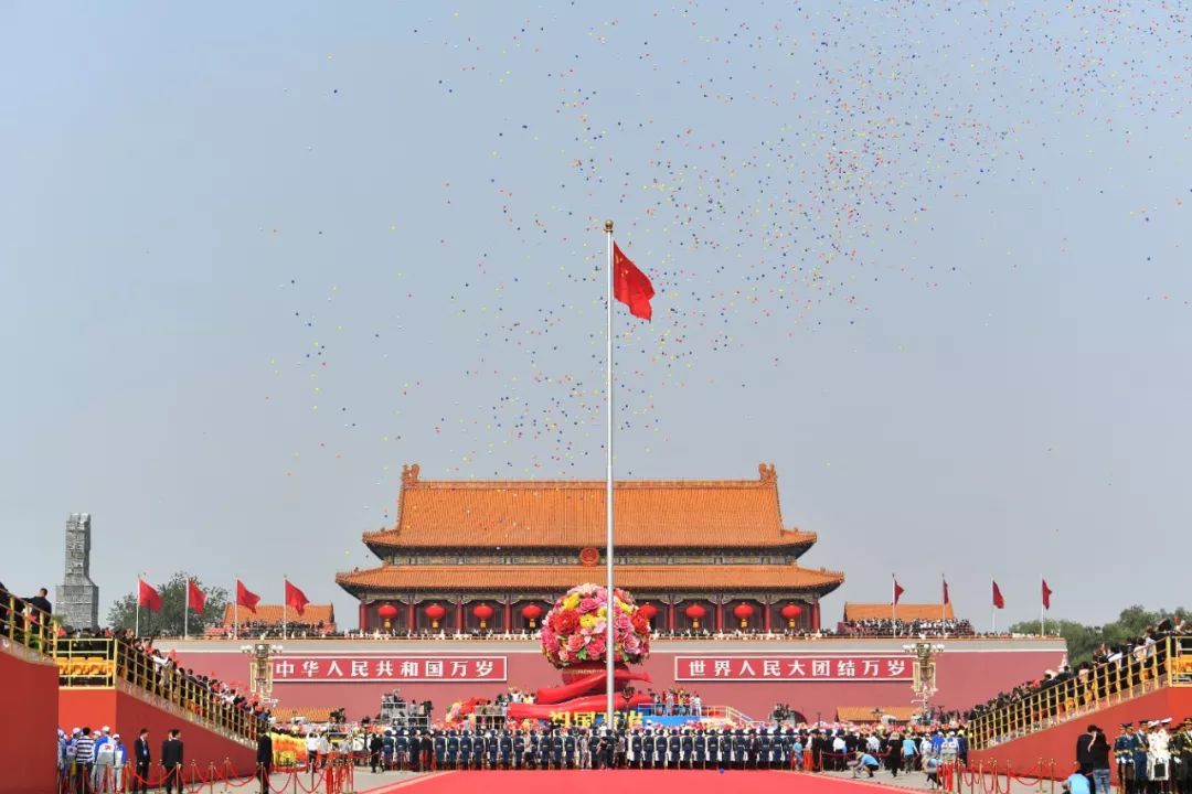 坚定中国人民一定能中国一定行下面让我们跟随滨河街道"唱响时代乐章