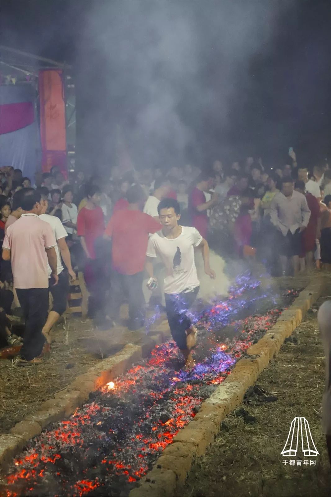 你见过真实的"上刀山下火海"吗?